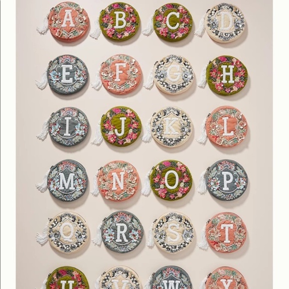 Monograms “T” Crest Pouch - Picture 3 of 4